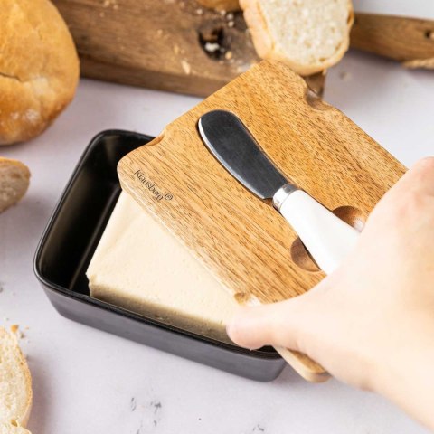 KLAUSBERG KB-7784 — czarna porcelanowa maselniczka z akacjową pokrywką i nożykiem