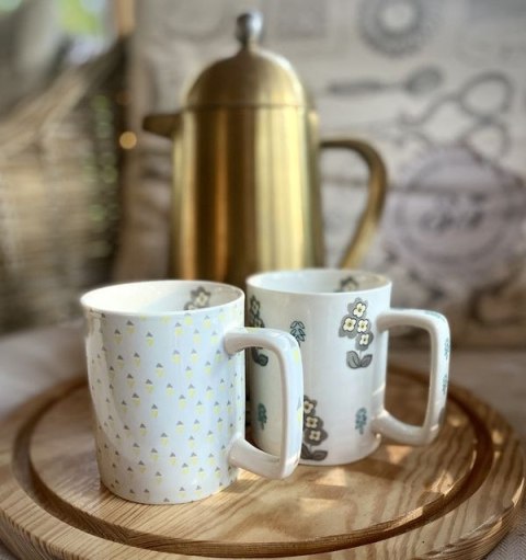 Katie Alice Pretty — kubek kamionkowy 350 ml, jasnoszary