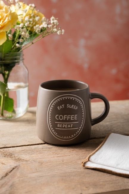 Mikasa Eat Sleep Coffee Repeat — kubek kamionkowy 400 ml